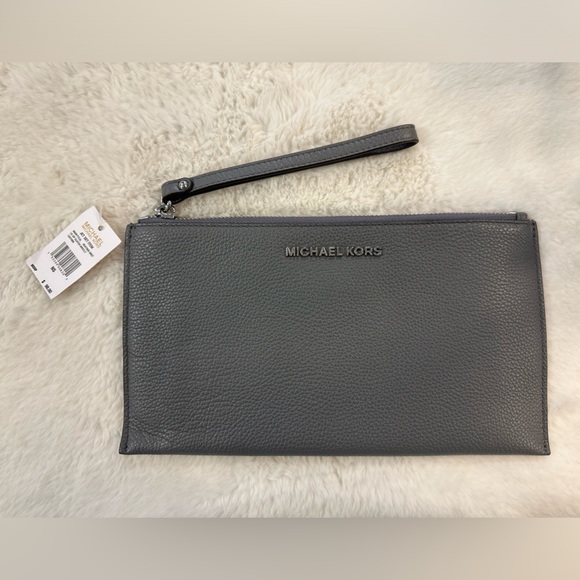 NWT Michael Kors Grey Leather Jet Set Wristlet - Picture 1 of 5